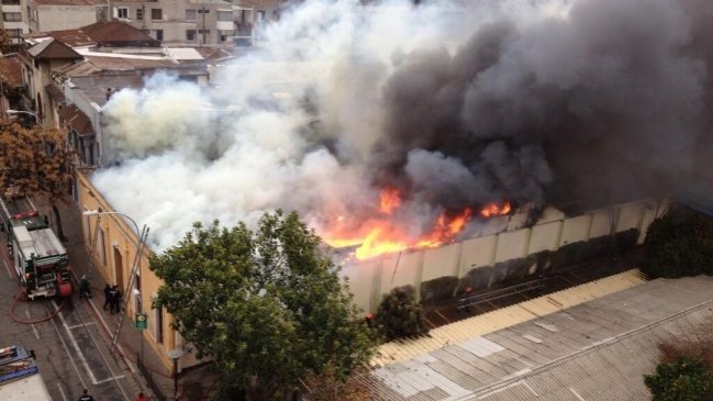 Incendio movilizó a Bomberos en Santiago