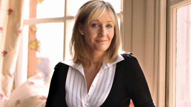 J.K. Rowling acepta donación de quienes develaron su pseudónimo