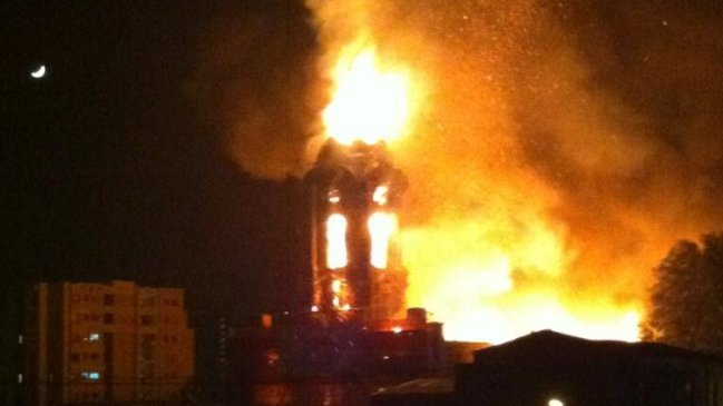 Incendio destruye iglesia en Valparaíso