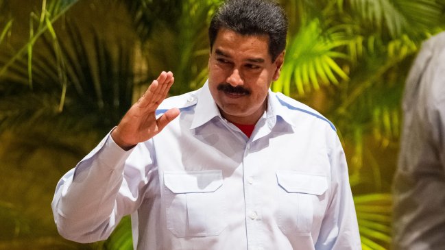 Maduro confundió bandera de Puerto Rico con la de Cuba