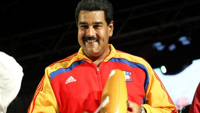 Maduro tildó de locura propuesta opositora de discutir nueva Constitución