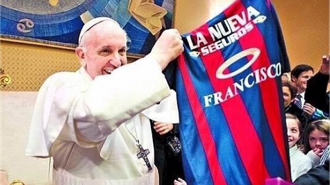 El Papa Francisco paga 