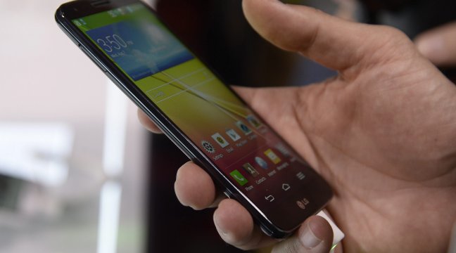 LG lanzó smartphone sin botones en los costados