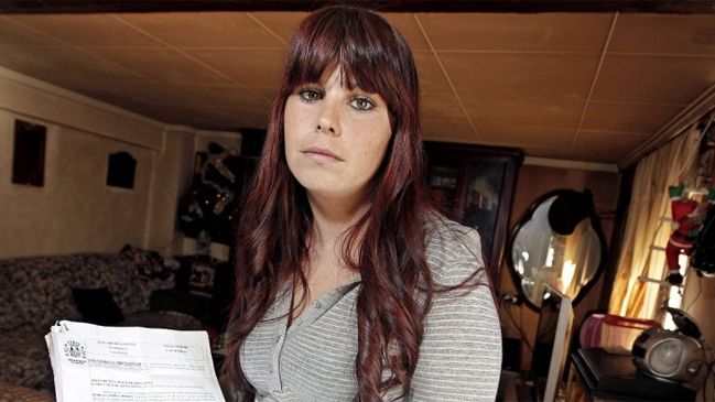 Madre se desnudó tras recibir indulto por comprar con tarjeta ajena