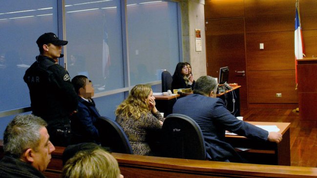 Comenzó juicio contra auxiliares del colegio Apoquindo acusados de abusos