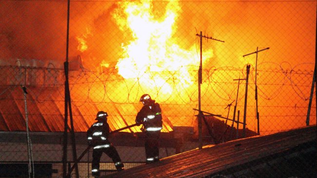 Incendio en la cárcel de Quillota dejó 24 heridos