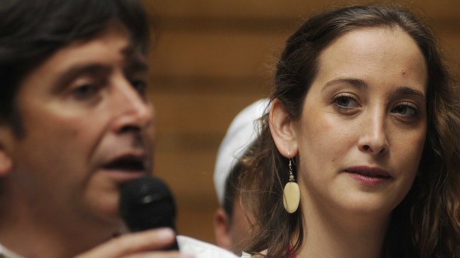 Golborne defendió postulación parlamentaria de su hija