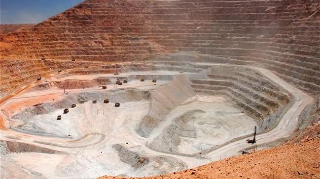 Sindicato de Escondida inició paro en demanda de bono anual