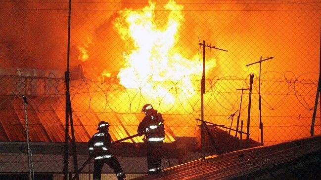 Gobierno investiga si había sólo dos gendarmes cuidando 548 reos