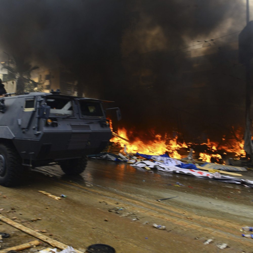 Escalada de violencia en Egipto: Denuncian hasta 200 muertos y miles de heridos