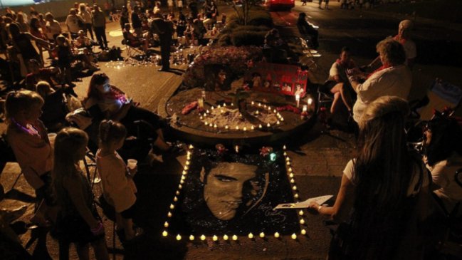 Miles de fanáticos homenajearon a Elvis Presley en Graceland