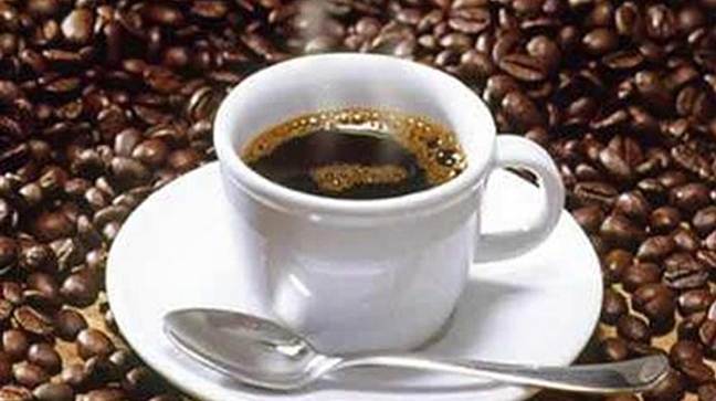 Estudio reveló los riesgos de beber más de cuatro cafés al día