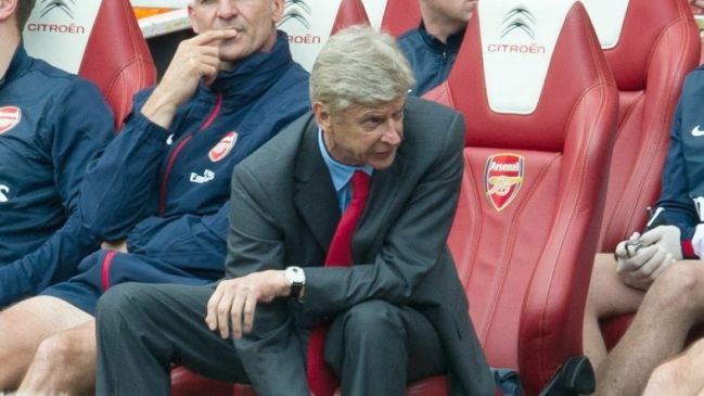 Hinchas de Arsenal piden retrasar la renovación de Arsene Wenger