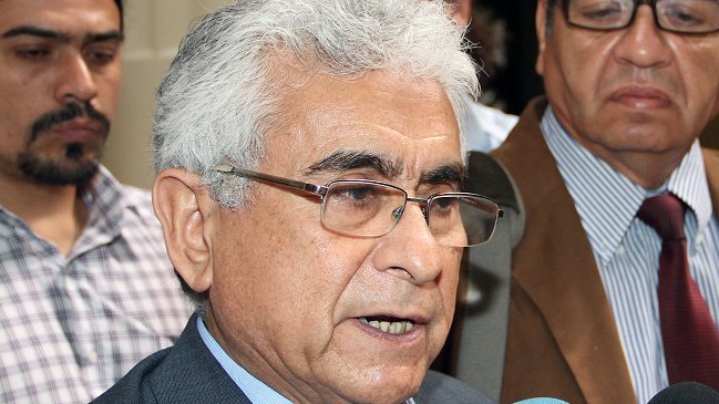 Funcionarios del Mineduc amenazan con paro nacional la próxima semana