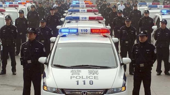 Ocho policías chinos fueron despedidos por bañarse desnudos