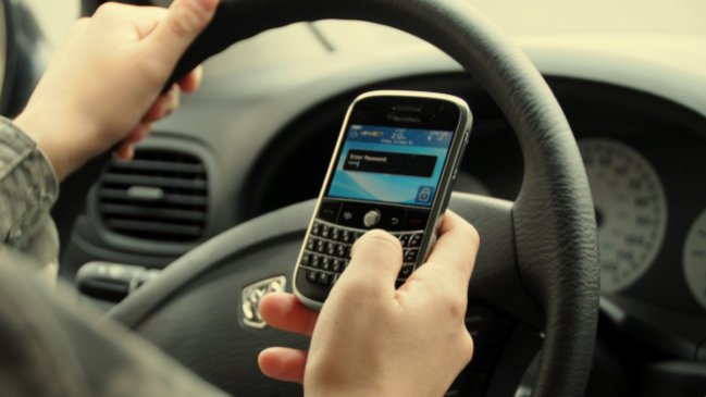 Chileno ofrece vender el número de teléfono móvil 77777777 en 14.000 dólares