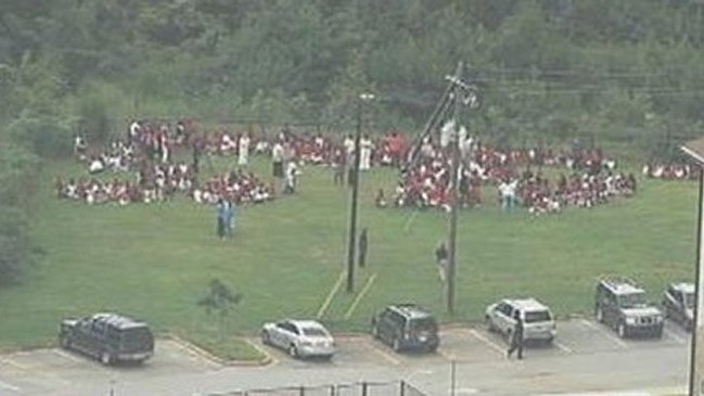 Evacuan una escuela de EE.UU. tras producirse un tiroteo