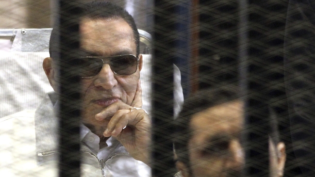 Ejército egipcio ordenó poner a Mubarak bajo arresto domiciliario