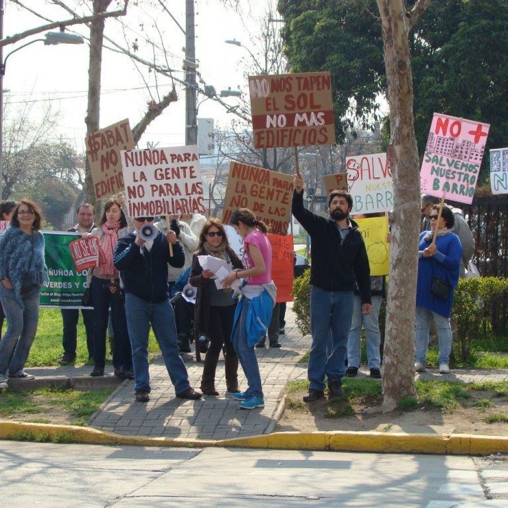 Vecinos protestaron por destrucción de barrio en Ñuñoa