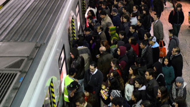 Metro de Santiago transportó casi 318 millones de personas el primer semestre