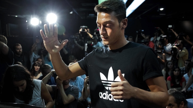 Mesut Özil descartó salir de Real Madrid