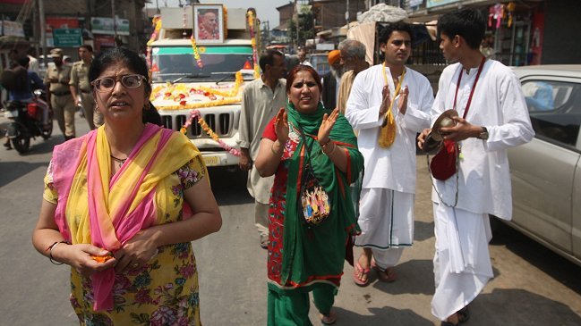 Profesor indio fue detenido por violación de 14 niñas