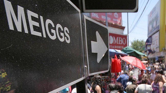 Comerciante fue detenida por vender accesorios falsificados en Meiggs