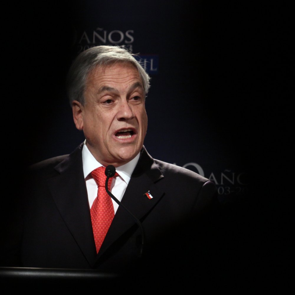 Piñera aseguró medidas para evitar alzas en combustibles por crisis en Siria