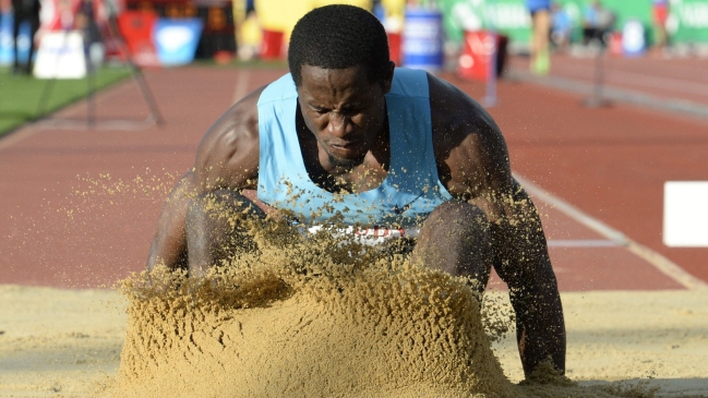 El cuatro veces campeón mundial de salto largo anunció su retiro