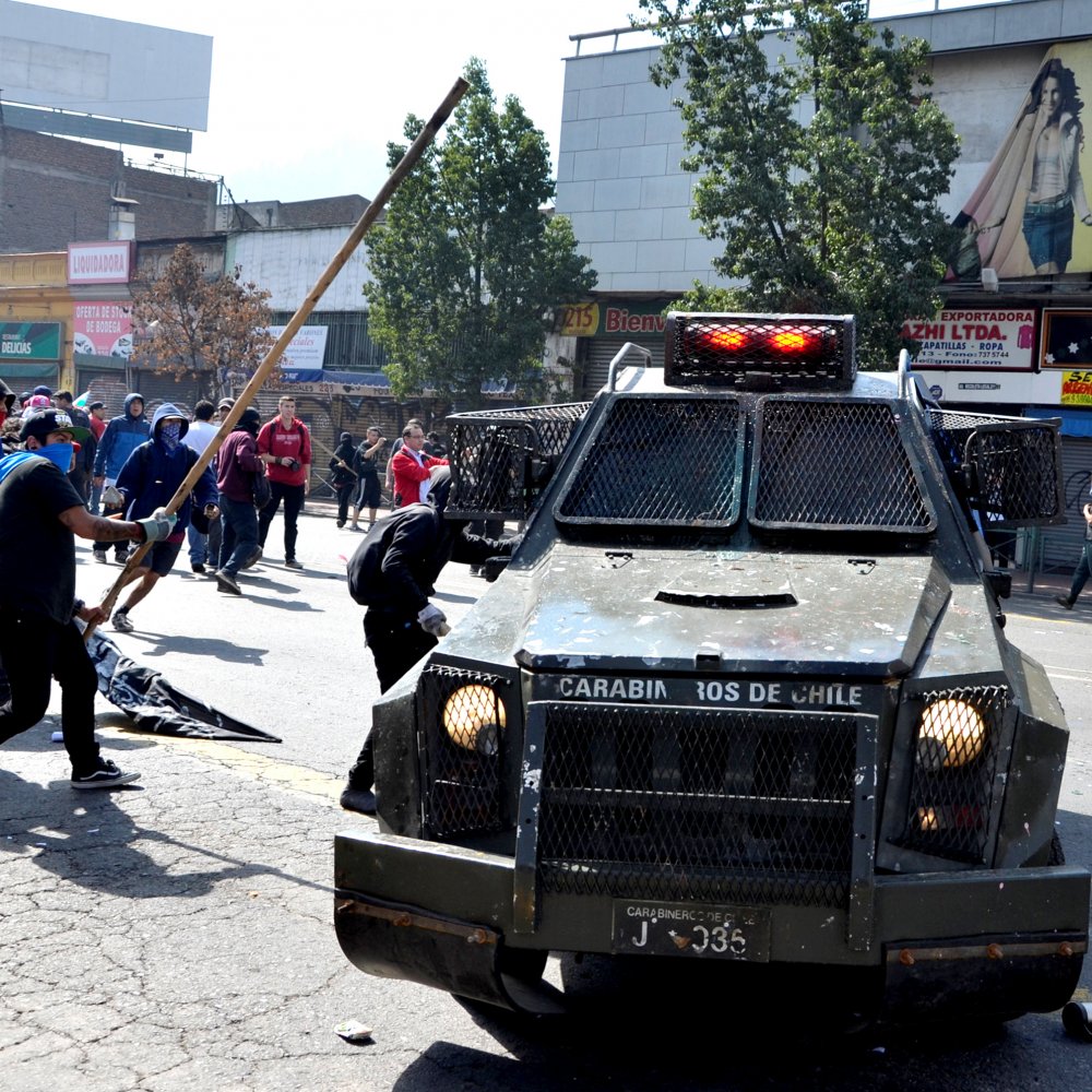 Incidentes marcaron final de la marcha al Cementerio General