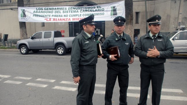 Funcionarios de Gendarmería formarán mesa de trabajo con el Ministerio