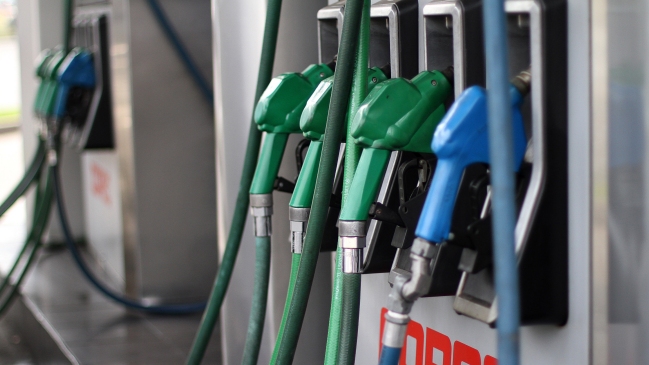 Hasta 9 pesos caerán las bencinas este jueves, según ENAP