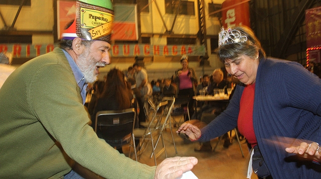 Encuesta reveló que chilenos bailan más cumbia que cueca