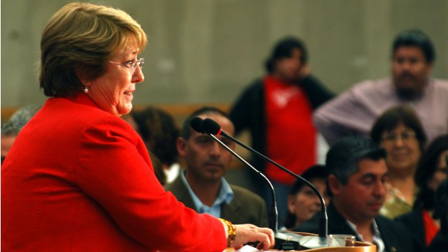 Bachelet ante propuesta de debate de Matthei: Es una señal que no es democrática ni respetuosa