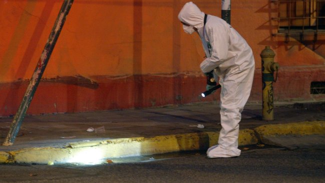 Hombre murió baleado afuera de discoteca en Santiago