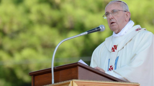 Papa Francisco criticó a quienes alardean de ayudar a los pobres