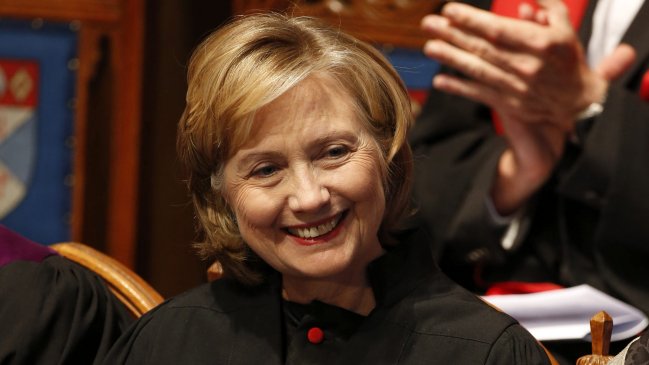 Hillary Clinton evalúa candidatura presidencial para 2016