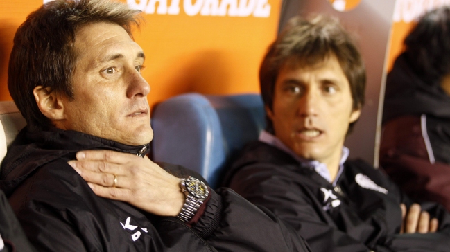 Técnico de Lanús es observado desde Colo Colo