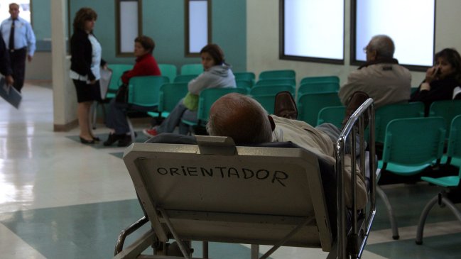 Pacientes denuncian esperas de hasta 20 horas en la ex Posta Central