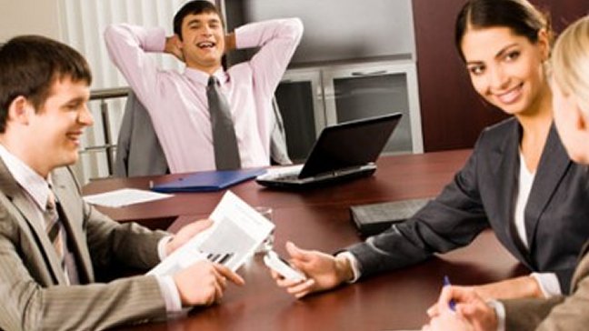 Estudio reveló que chilenos felices con su trabajo son más productivos