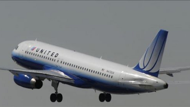 Piloto de United sufrió ataque cardíaco en pleno vuelo
