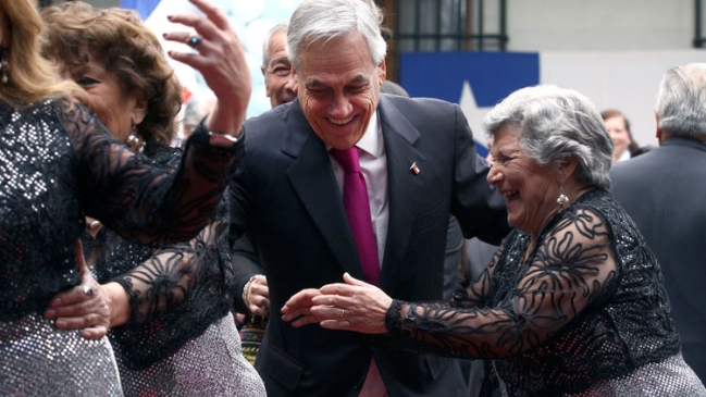 Piñera firmó proyecto que crea fondo concursable para el adulto mayor