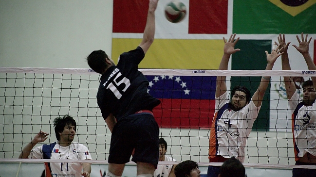 Thomas Morus batió a Doñihue y mantuvo su invicto en la liga nacional de voleibol