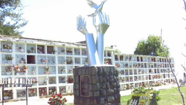 Cauquenes inauguró monolito en memoria de víctimas de la 