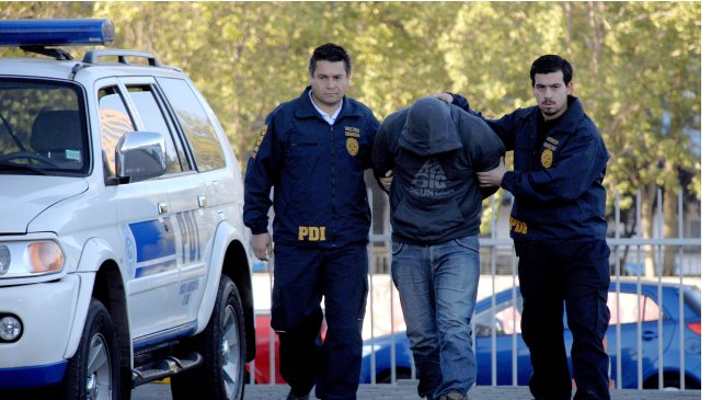 Sujeto fue detenido acusado de abusar de su hija de 13 años