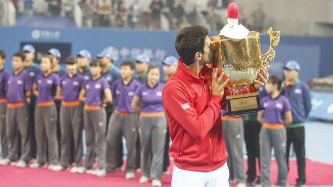 Novak Djokovic se desquitó de Rafael Nadal y se coronó en el ATP de Beijing