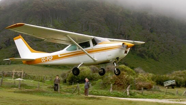Mancha de combustible en el mar centra búsqueda de avioneta extraviada