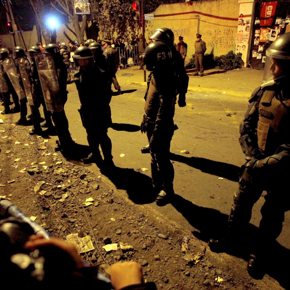 Encuesta Cooperativa: Condenados por DD.HH. deberían estar en cárceles públicas