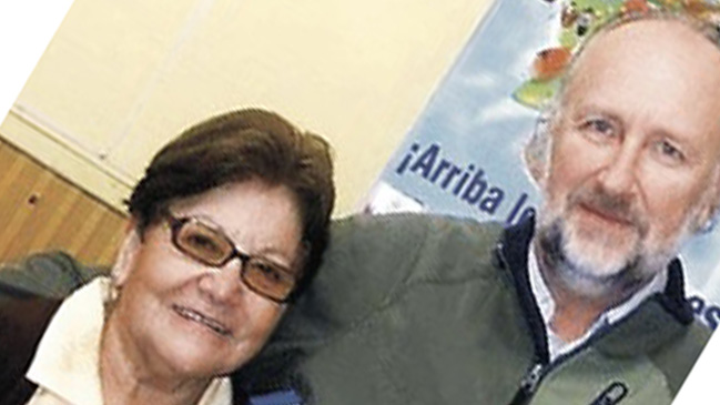 Denuncian a falsa hermana de Víctor Jara que hace campaña por senador RN