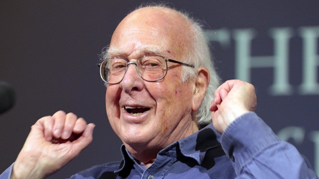 Higgs se enteró del Nobel cuando lo felicitó una antigua vecina